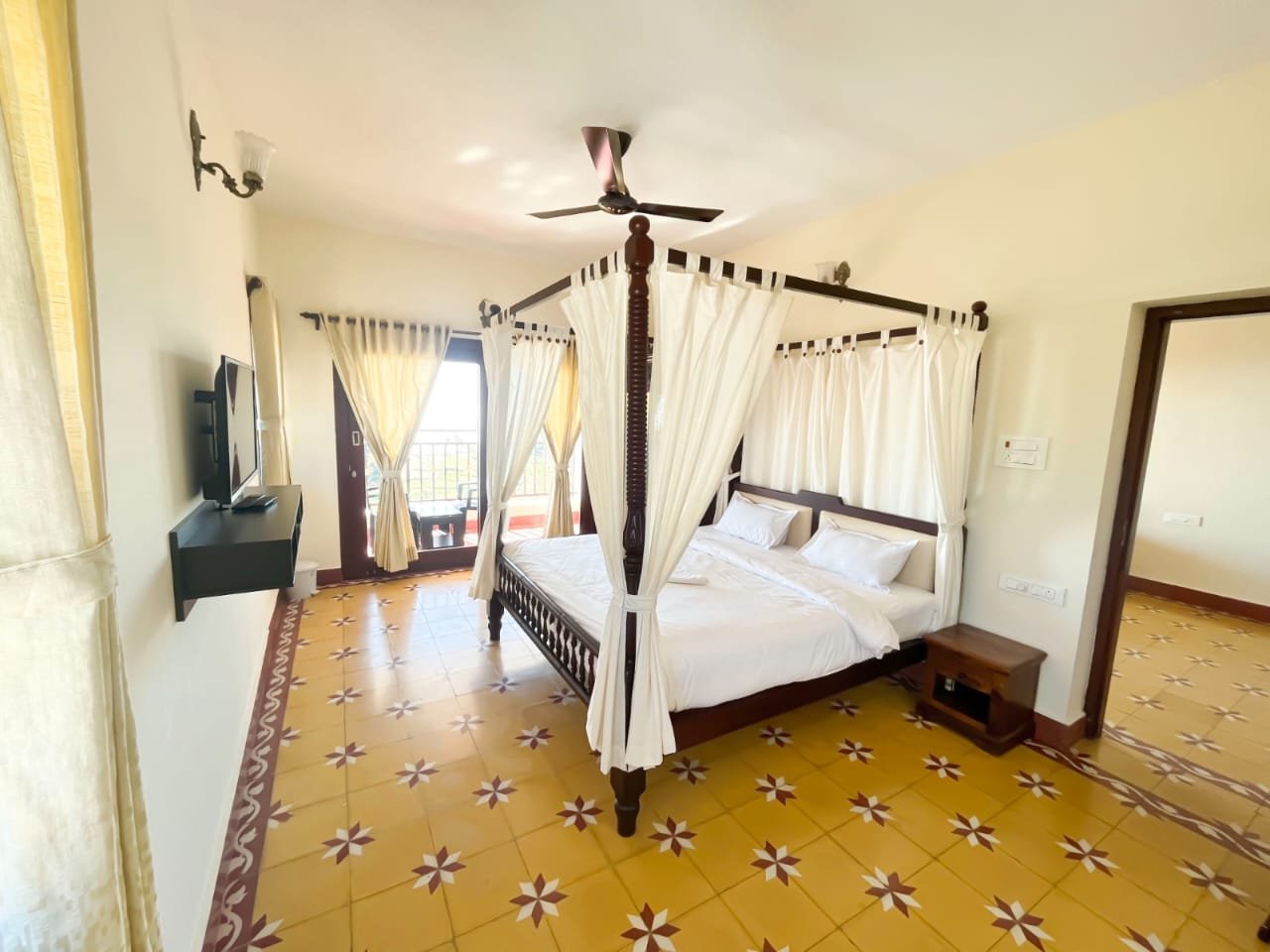 Commercial Homestay for Sale (10.5 Cents near Kotagiri) Image 4