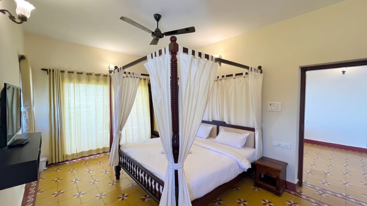 Commercial Homestay for Sale (10.5 Cents near Kotagiri) Image 5
