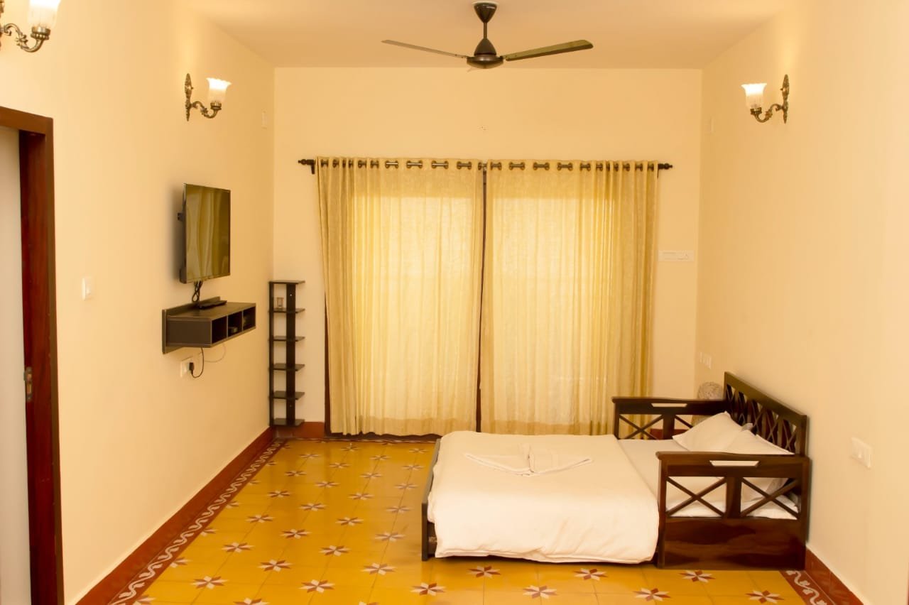 Commercial Homestay for Sale (10.5 Cents near Kotagiri) Image 8